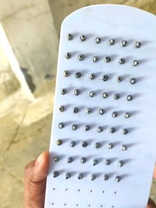 daily wear modern earring stud.diffrent stly diffe