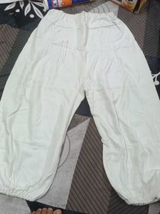 Comfortable White capree