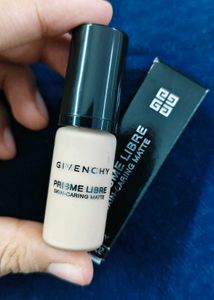 Givenchy Prisme Libre Skin-Caring Matte Foundation
