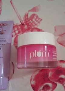 Berry Bright Sunscreen SPF 50 And plum gel cream