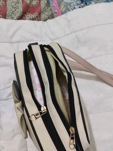 beautiful hand bag and pars, give you a gorgeous l
