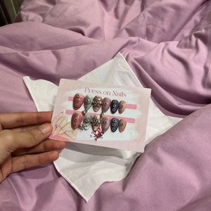 Navratri press on nails