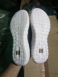 NEW NO USED CASUAL SHOES FOR MAN,