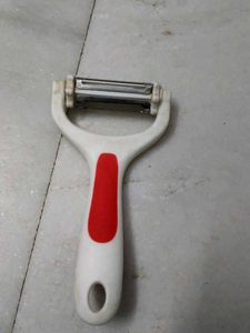 Red &amp; White Vegetable Peeler