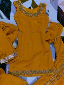 Elegant Yellow Kurta Set with Intricate Embellishm