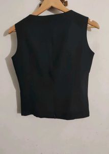 Sleeveless Black Blouson