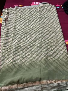 Beautiful Green Saree with Wave Pattern
