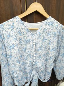 Chic Blue Floral V-Neck Top