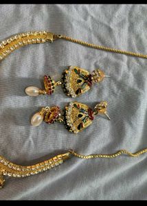Stunning Kundan Necklace and Earring Set