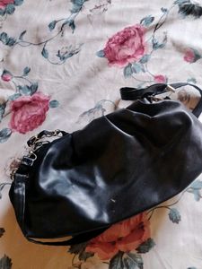 Chic Black Shoulder Bag with Gold Chain