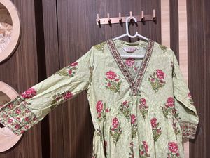 Beautiful Floral Print Kurta