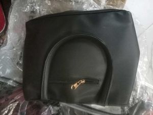 Black Colour Hand Bag With 3no Sleepers Free