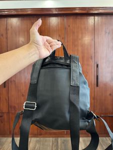 FREE-DELIVERY Stylish Black Backpack