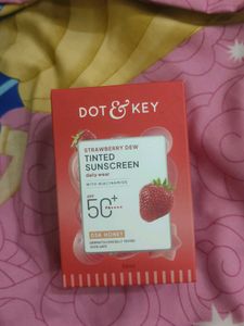 DOT &amp; KEY Strawberry Dew Tinted Sunscreen SPF 50