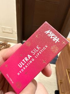 Nykaa Ultra Silk Hydrating Lipstick shade gleamin
