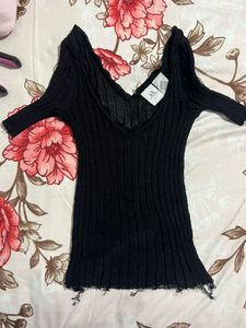 Black Ribbed V-Neck Crop Top