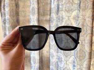 Stylish Black Oversized Sunglasses