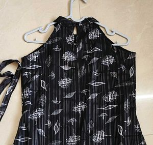 Chic Black &amp; White Leaf Print Dress Halter Neck 2