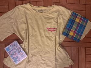 Cute y2k Yellow "Weekend Begins" T-Shirt