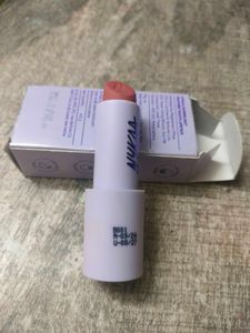 Nykaa Superlight Feather Touch Lipstick