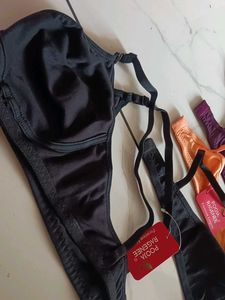 full comfortable and good quality bra.6 pis