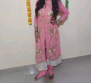 Beautiful Pink Embroidered Kurta Set