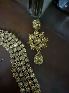 Stunning Gold Kundan Necklace Set