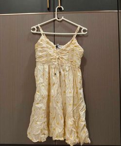 Butter yellow short summery dress