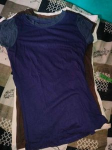 🚚 4  women's Tees
