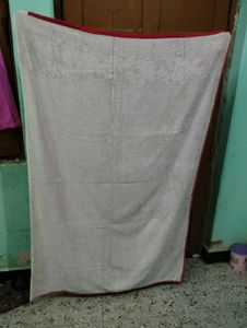 Cozy Red &amp; White Bath Towel