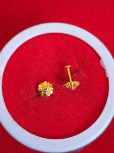 Beautiful Gold Flower Stud Earrings