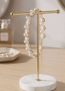 Elegant Pearl &amp; Gold Tone Bracelet