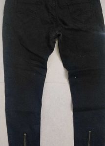 Black Jeans with Zipper Detail