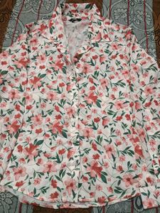 Chic Floral Print Button-Up Shirt