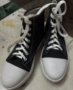 Black High-Top Canvas converse shoes