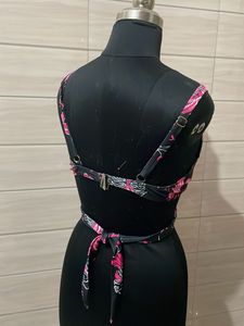 Chic Floral Twist Front Crop Top