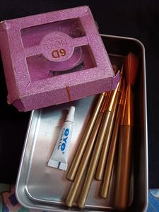Make-up Brush With Eyelashes