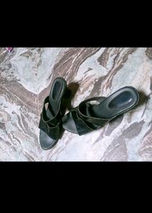 Chic Black Flat Sandals