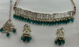 Stunning Emerald and Pearl Jewellery Set