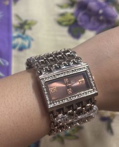 Elegant Women's Watch with Crystal Embellishments