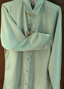 Levi's Classic Button-Down Shirt