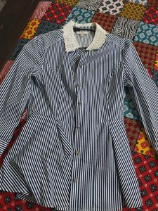 Chic Striped Button-Up Blouse with Lace Collar