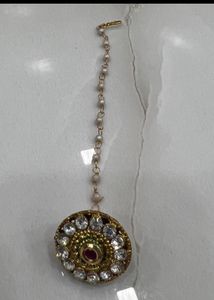 Gold & Pearl Maang Tikka With Saree Pin