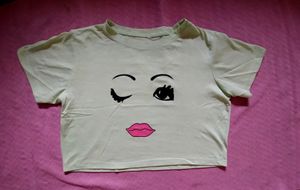 •Croptop T-shirt • Size -S