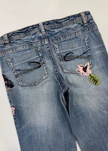 Low waist embroidered jeans