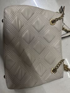 Chic Quilted White Handbag with Gold Chain