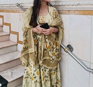 Elegant Floral Print Kurta Set