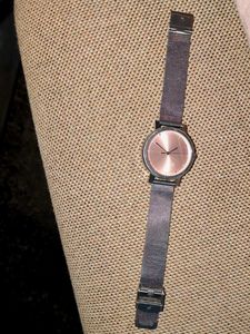 Stylish Rose Gold Mesh Strap Watch