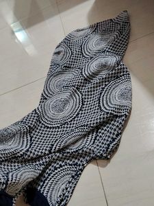 Elegant nive blue &amp; White top