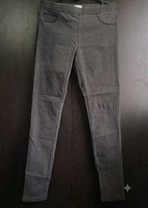 🎀🌼H&amp;M_ Ash Grey Skinny Jeggings🌼🎀